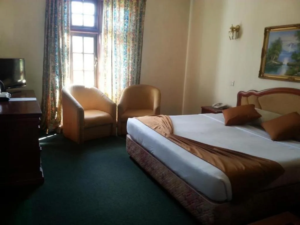 Alpine Hotel Nuwara Eliya